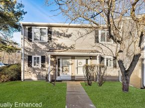 4 Village Brook Ln 4, Natick MA 01760