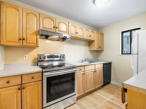 4 Village Brook Ln 4, Natick MA 01760