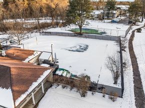 4 Village Brook Ln 4, Natick MA 01760