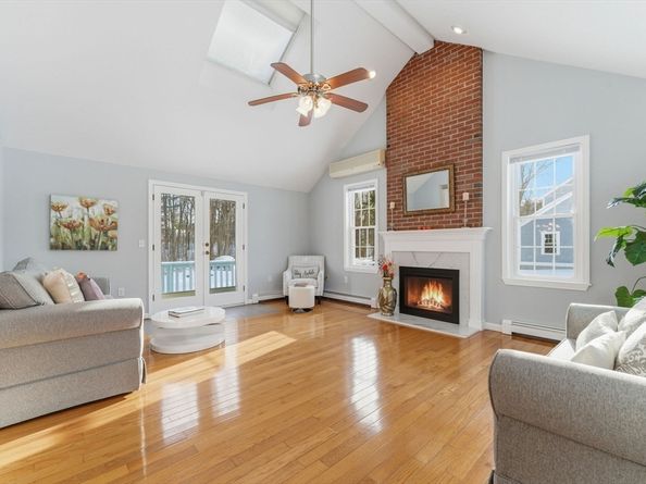 20 Honeysuckle Rd, Westford MA 01886