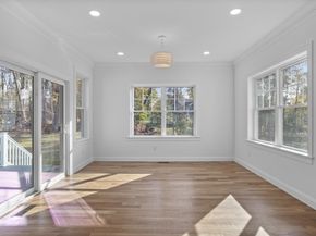 6 Colonel Rolls Dr, Westford MA 01886