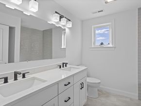 6 Colonel Rolls Dr, Westford MA 01886