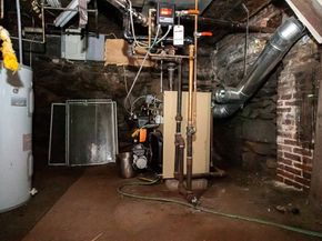 22 Prescott St, Leominster MA 01453