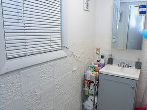 22 Prescott St, Leominster MA 01453