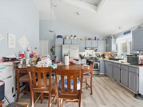 68 Beech St, Bridgewater MA 02324