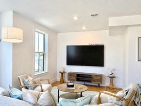 165 Everett St 7, Boston MA 02128