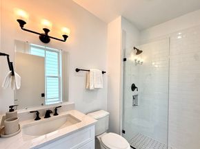 165 Everett St 7, Boston MA 02128