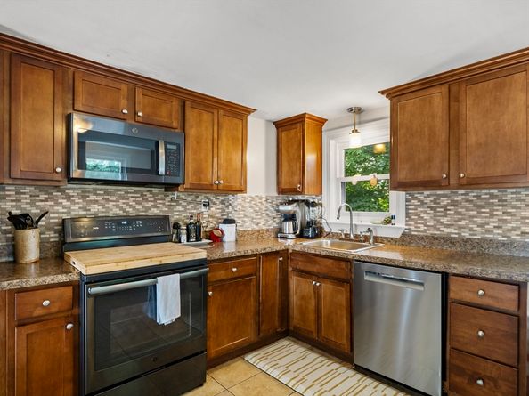 51 Dufton Rd, Andover MA 01810