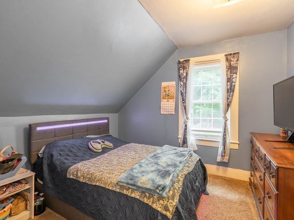 4 Walnut St, Brookfield MA 01506