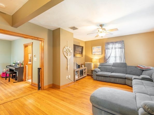 4 Walnut St, Brookfield MA 01506