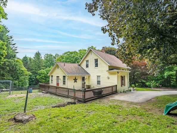 4 Walnut St, Brookfield MA 01506