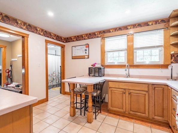 4 Walnut St, Brookfield MA 01506