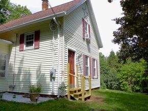 4 Walnut St, Brookfield MA 01506