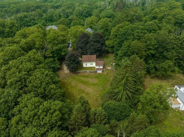 4 Walnut St, Brookfield MA 01506