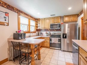 4 Walnut St, Brookfield MA 01506