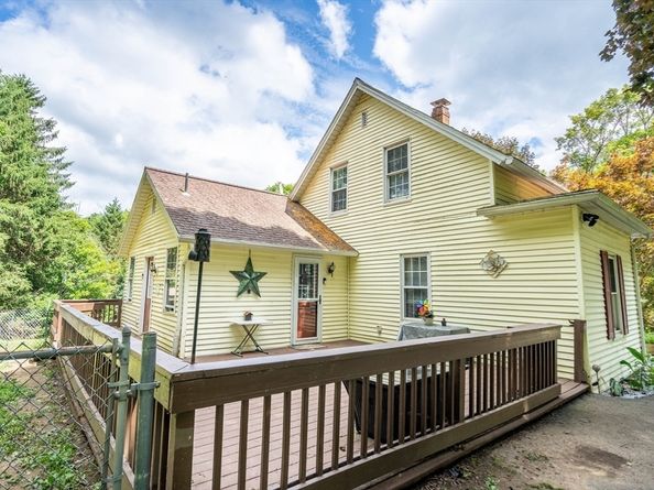 4 Walnut St, Brookfield MA 01506