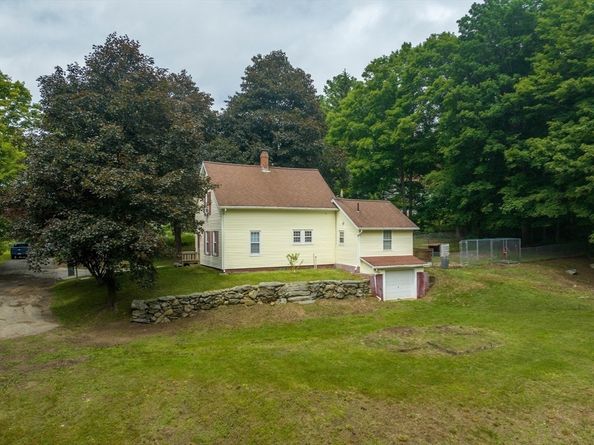 4 Walnut St, Brookfield MA 01506