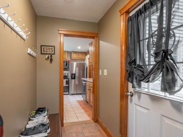 4 Walnut St, Brookfield MA 01506