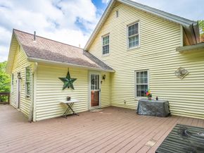 4 Walnut St, Brookfield MA 01506