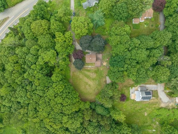 4 Walnut St, Brookfield MA 01506