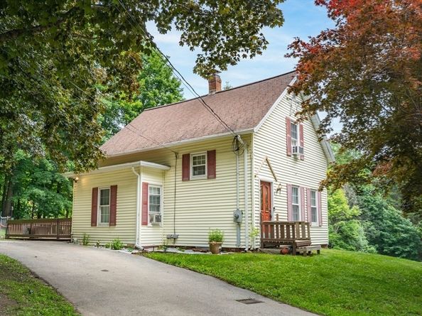4 Walnut St, Brookfield MA 01506