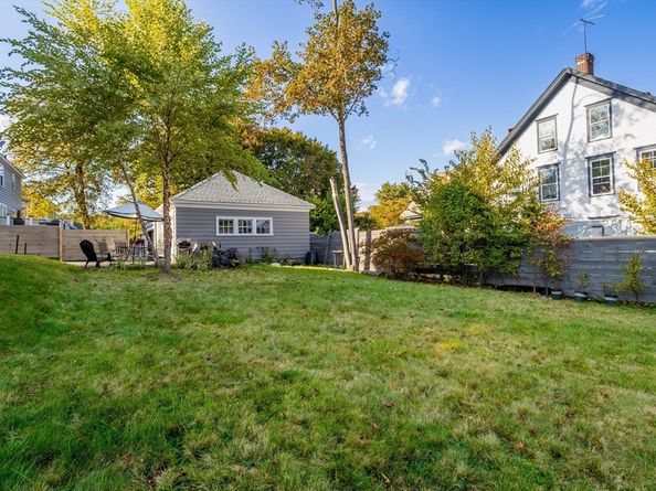 5 Academy Rd, Leominster MA 01453