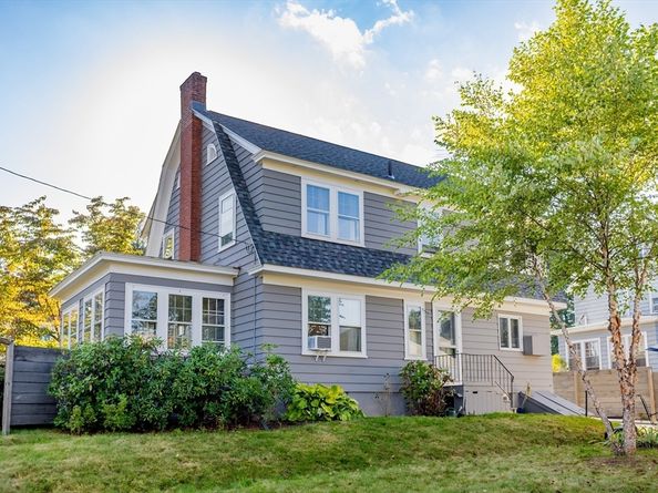 5 Academy Rd, Leominster MA 01453
