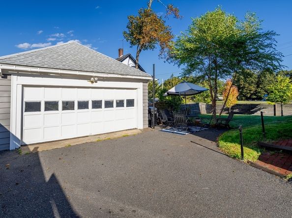 5 Academy Rd, Leominster MA 01453