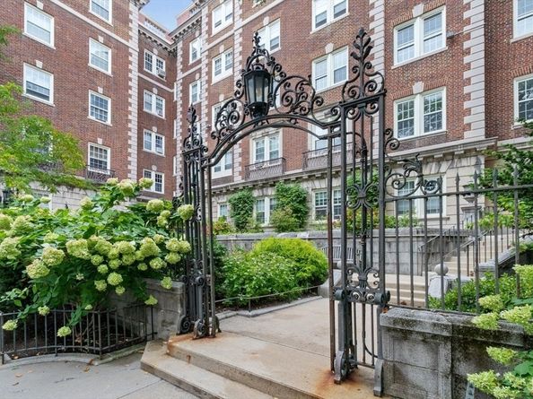 3 Arlington St 52, Cambridge MA 02140
