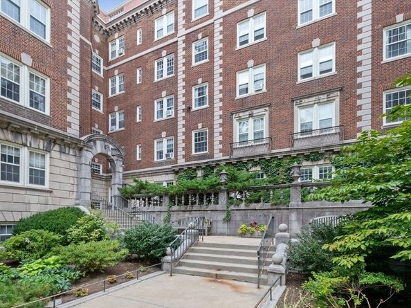 3 Arlington St 52, Cambridge MA 02140