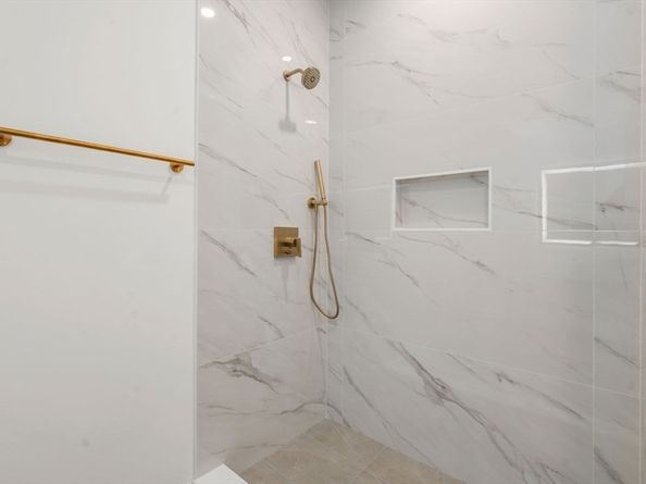 16 Stearns 108, Wellesley MA 02482