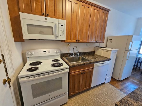 137 Englewood Ave 32, Boston MA 02135