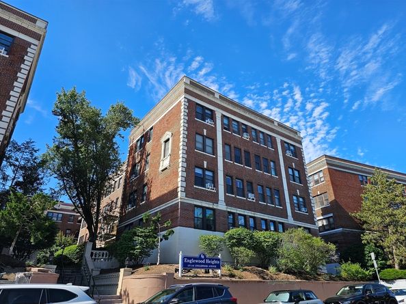 137 Englewood Ave 32, Boston MA 02135