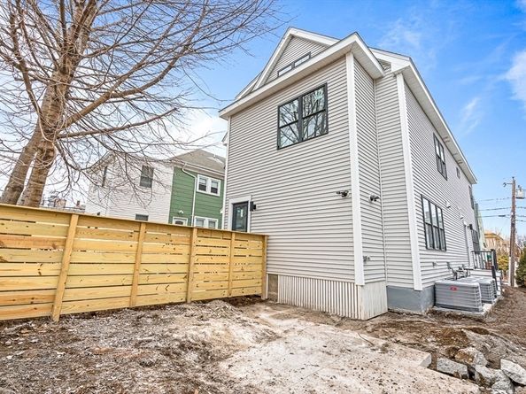 11 Bonner Ave 1, Medford MA 02155