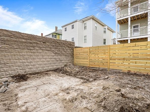 11 Bonner Ave 1, Medford MA 02155
