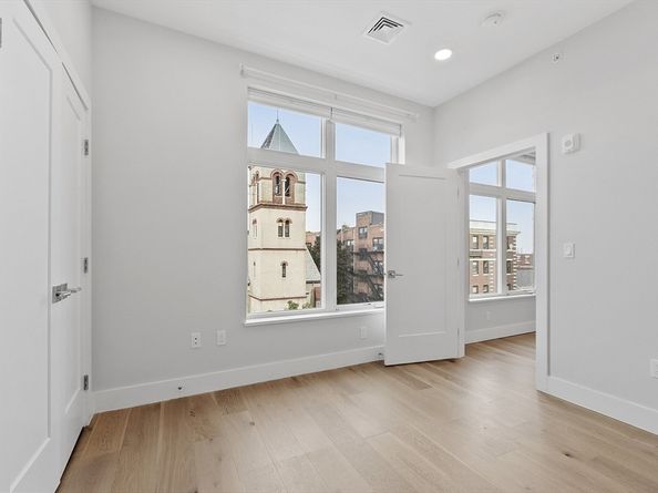 124 Highland Ave 404, Somerville MA 02143