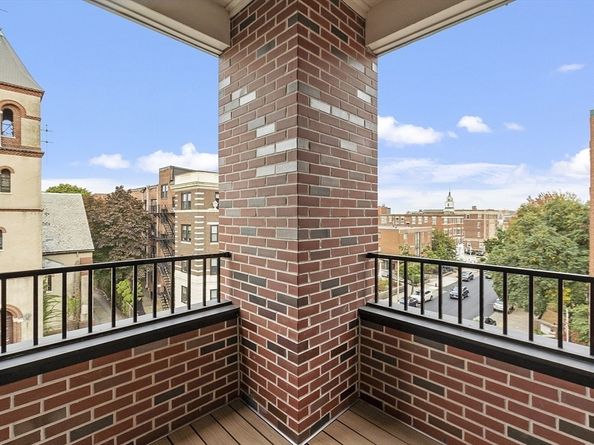 124 Highland Ave 404, Somerville MA 02143
