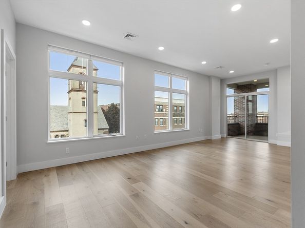 124 Highland Ave 404, Somerville MA 02143