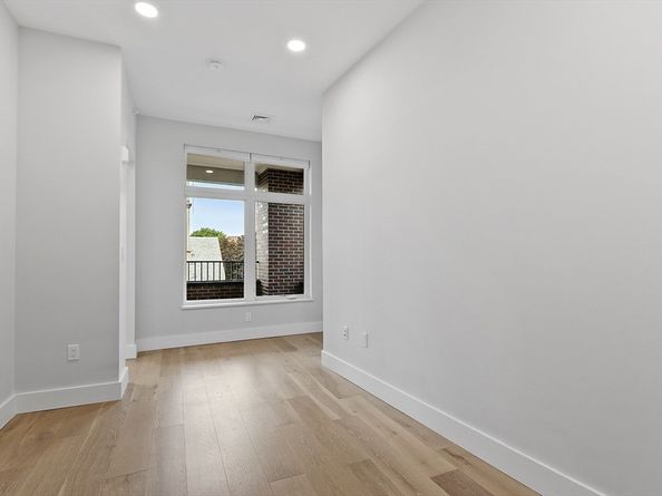 124 Highland Ave 404, Somerville MA 02143