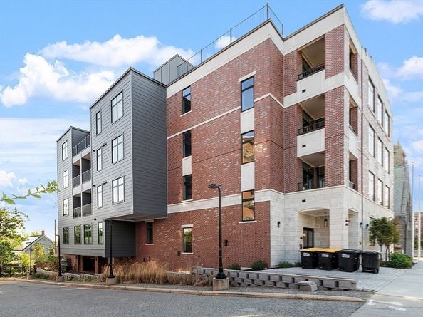 124 Highland Ave 404, Somerville MA 02143