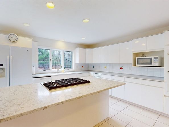 74 Eisenhower Dr, Sharon MA 02067