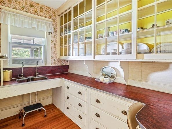 48 Neal Gate St, Scituate MA 02066