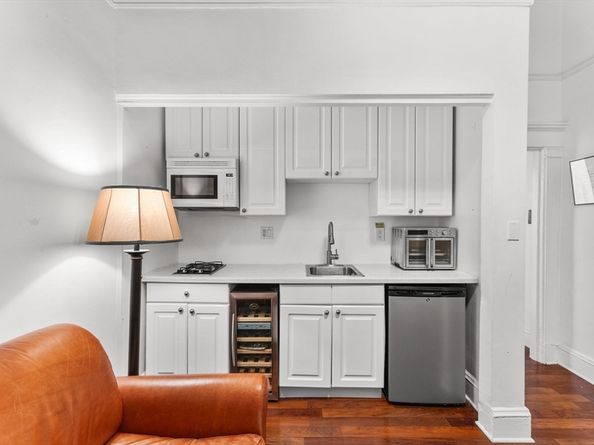 8 Garrison St 100, Boston MA 02116