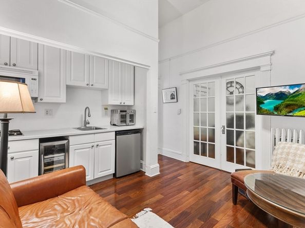 8 Garrison St 100, Boston MA 02116