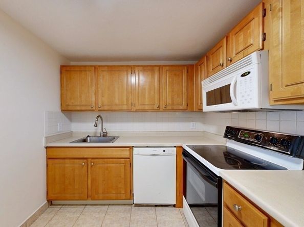 32 Whites Ave D22, Watertown MA 02472