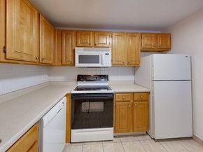 32 Whites Ave D22, Watertown MA 02472