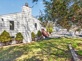 25 Gloversbrook Rd, Randolph MA 02368
