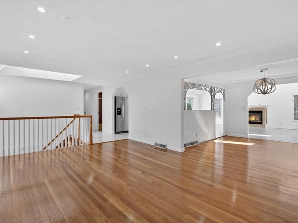 25 Gloversbrook Rd, Randolph MA 02368
