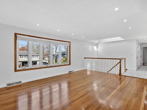 25 Gloversbrook Rd, Randolph MA 02368