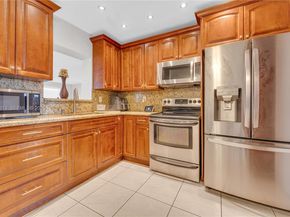 3738 NW 207th Dr, Miami Gardens FL 33055